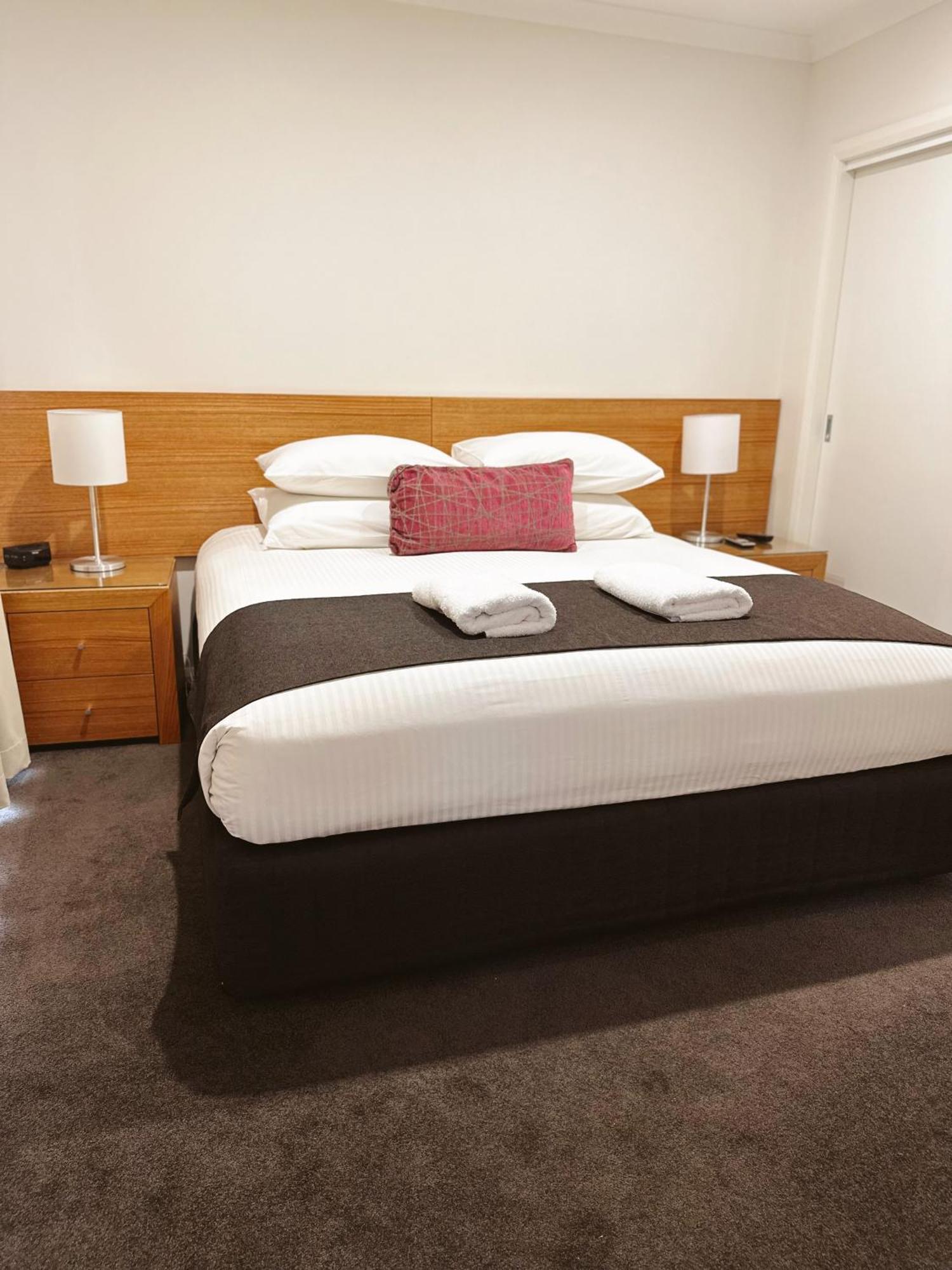 Red Earth Motel โบรเคนฮิลล์ ภายนอก รูปภาพ