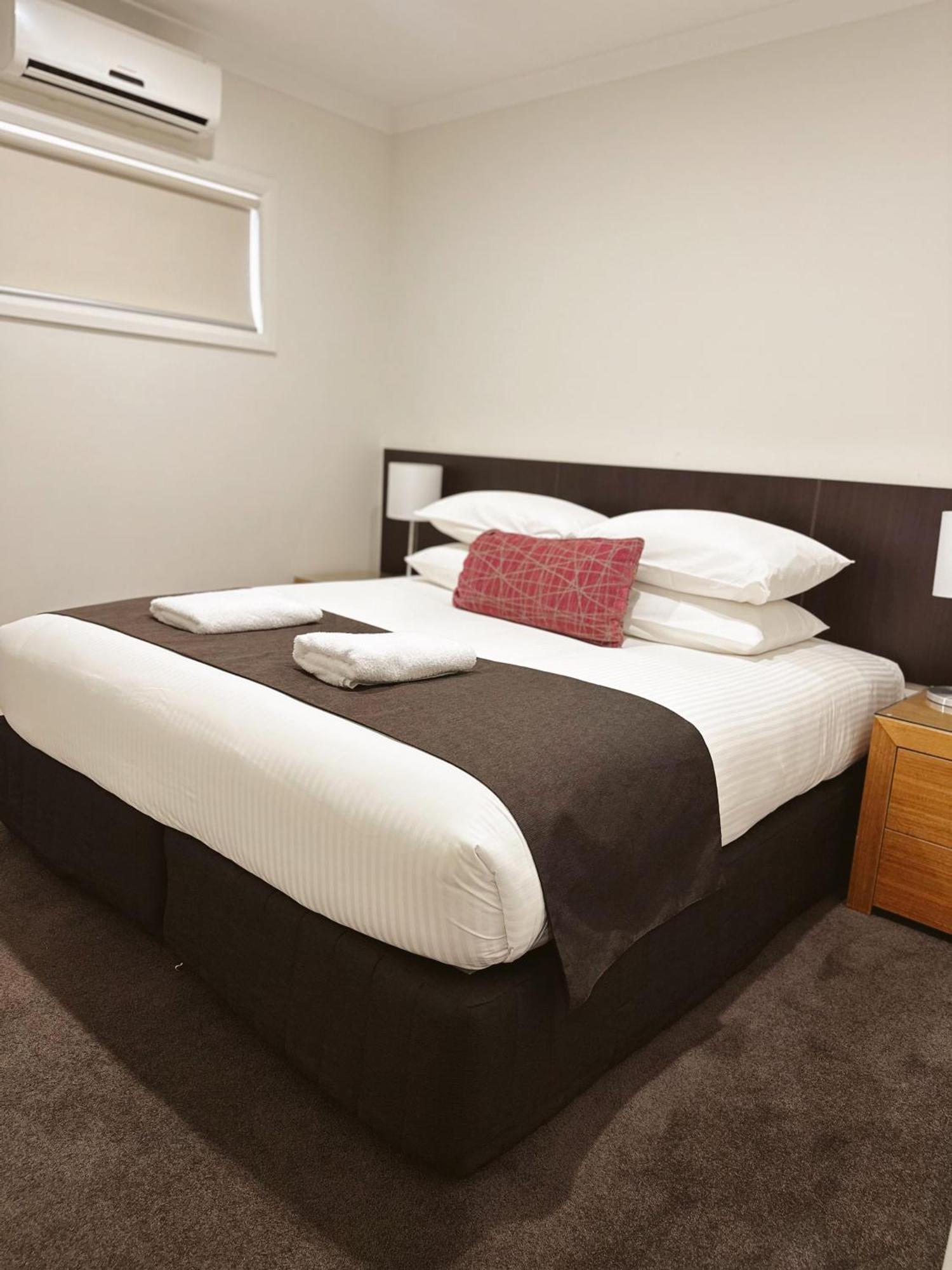 Red Earth Motel โบรเคนฮิลล์ ภายนอก รูปภาพ