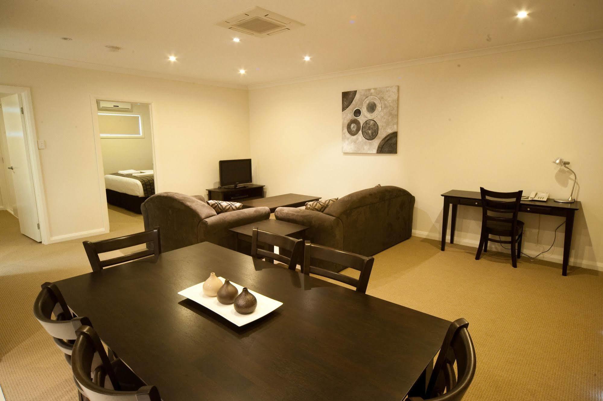 Red Earth Motel โบรเคนฮิลล์ ภายนอก รูปภาพ