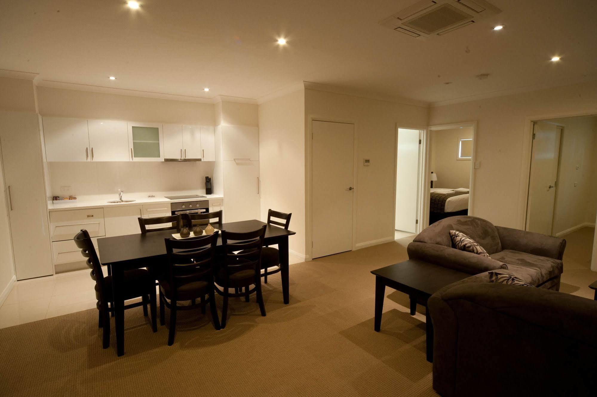 Red Earth Motel โบรเคนฮิลล์ ภายนอก รูปภาพ
